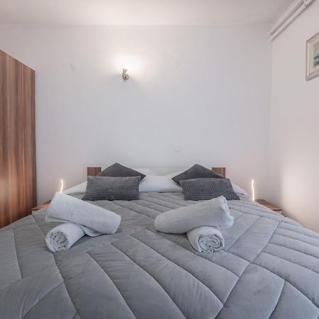 Apartman Lana Vidikovac ซาดาร์ ภายนอก รูปภาพ