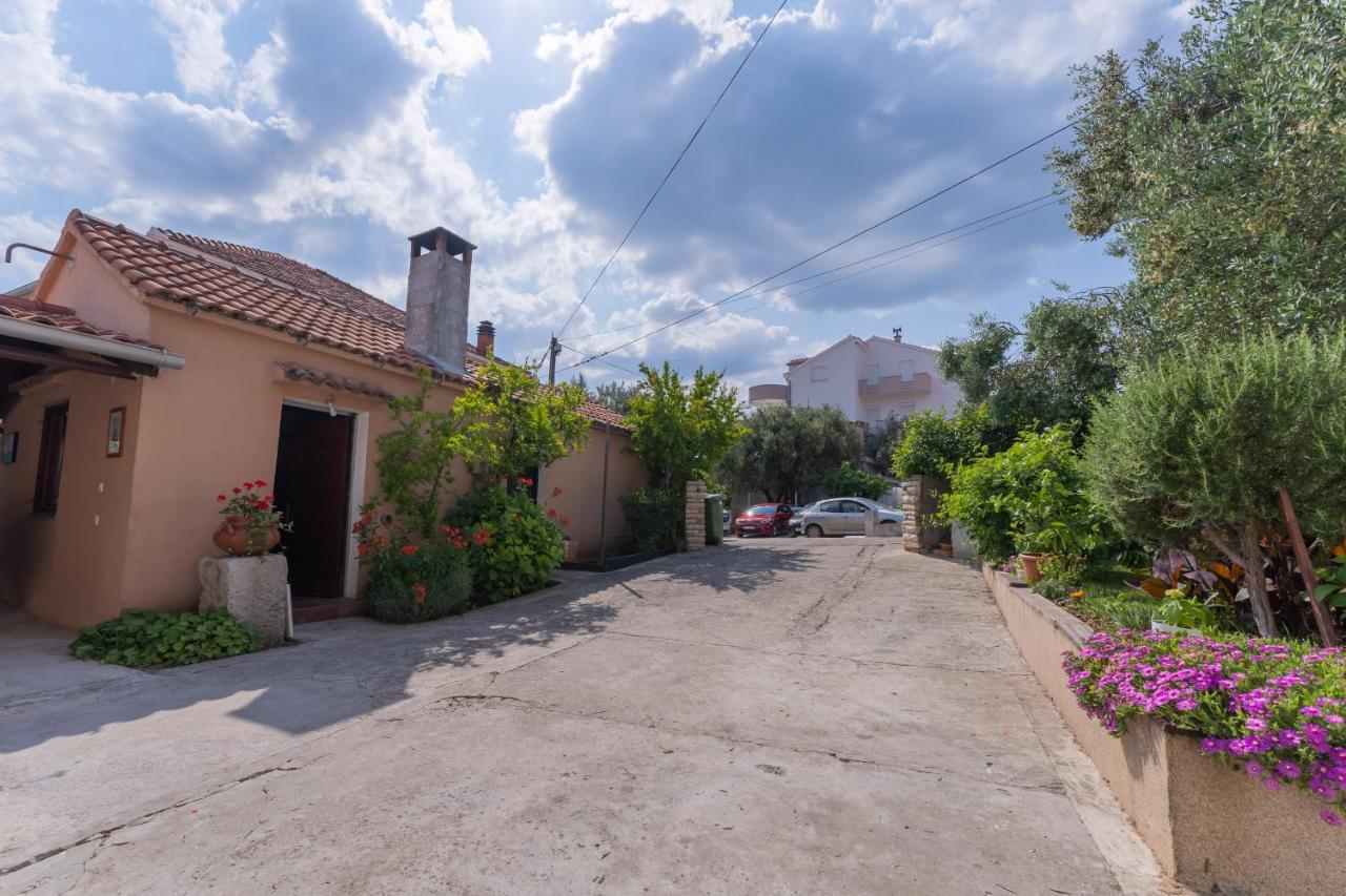 Apartman Lana Vidikovac ซาดาร์ ภายนอก รูปภาพ