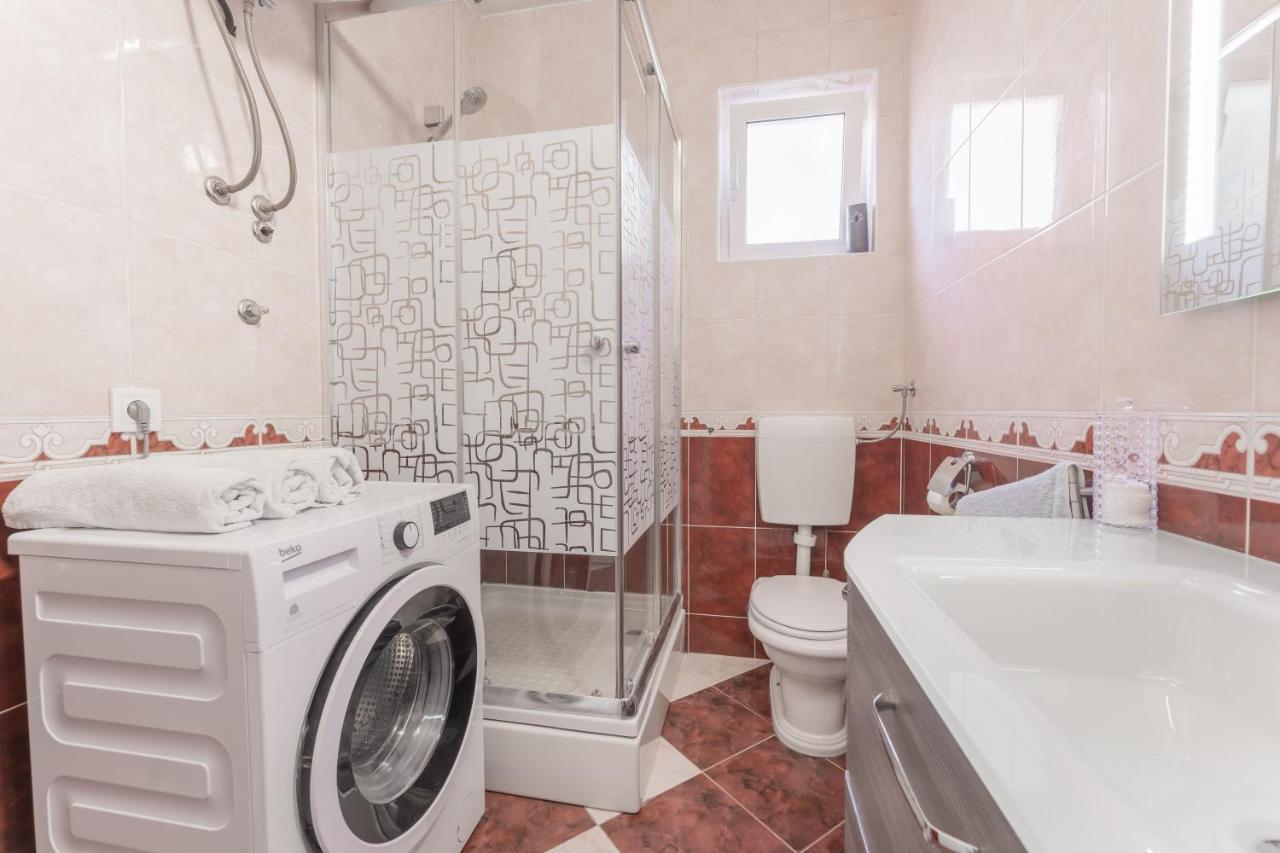 Apartman Lana Vidikovac ซาดาร์ ภายนอก รูปภาพ